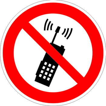 P18 запрещается пользоваться мобильным (сотовым) телефоном или переносной рацией (пластик, 200х200 мм) - Знаки безопасности - Запрещающие знаки - . Магазин Znakstend.ru